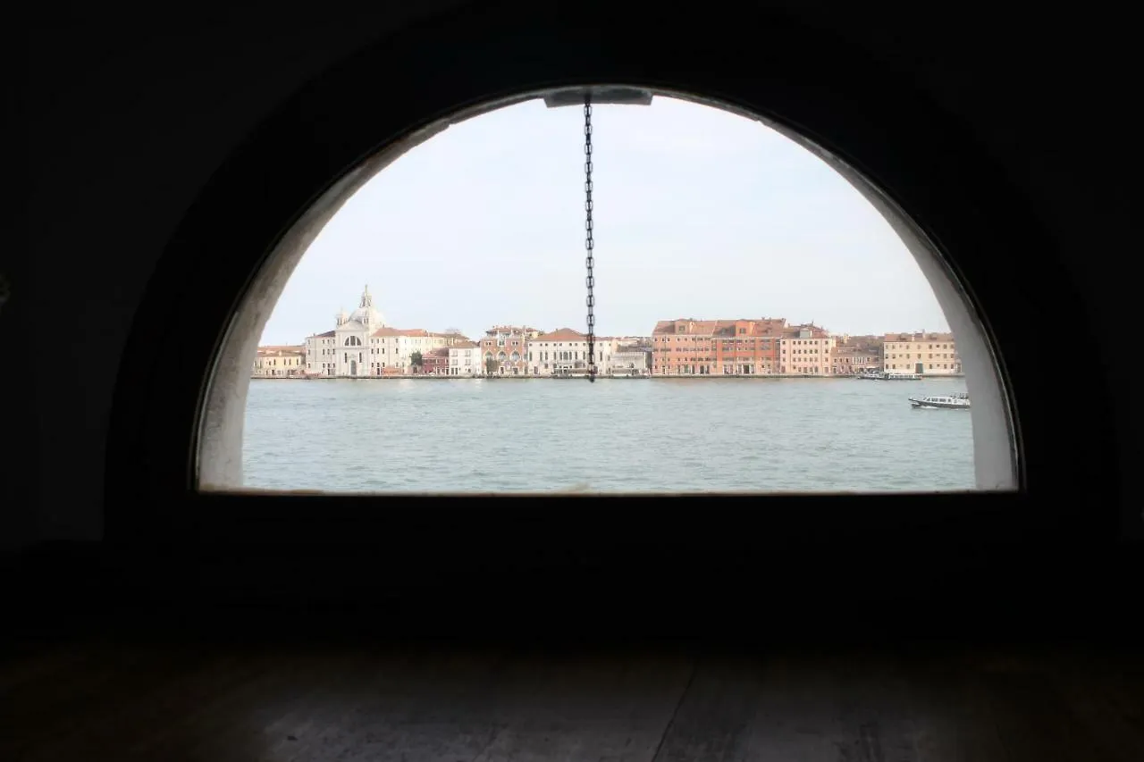 Mimi'S Loft Apartment Venice